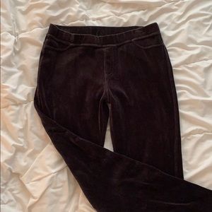 Black velvet leggings with faux pockets.
